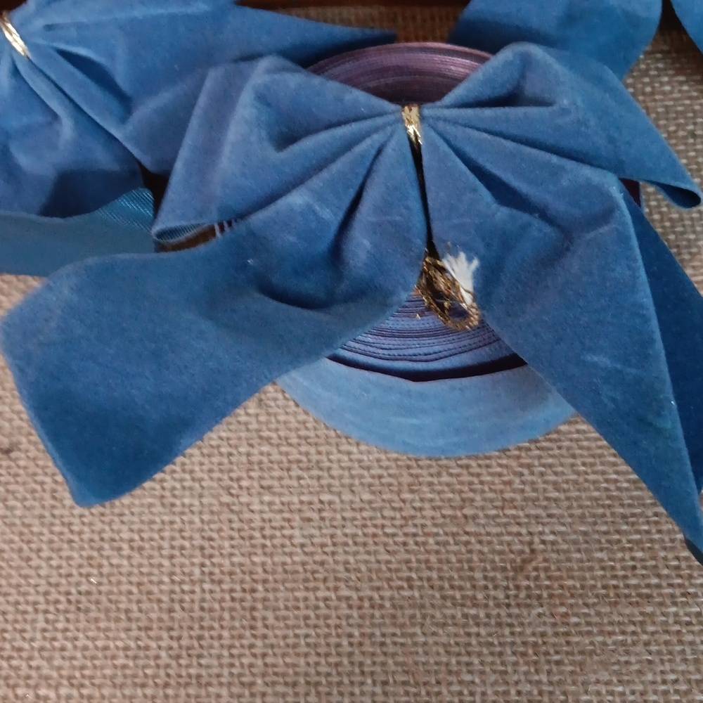 Bows and Ribbon - Picture 2 of 3